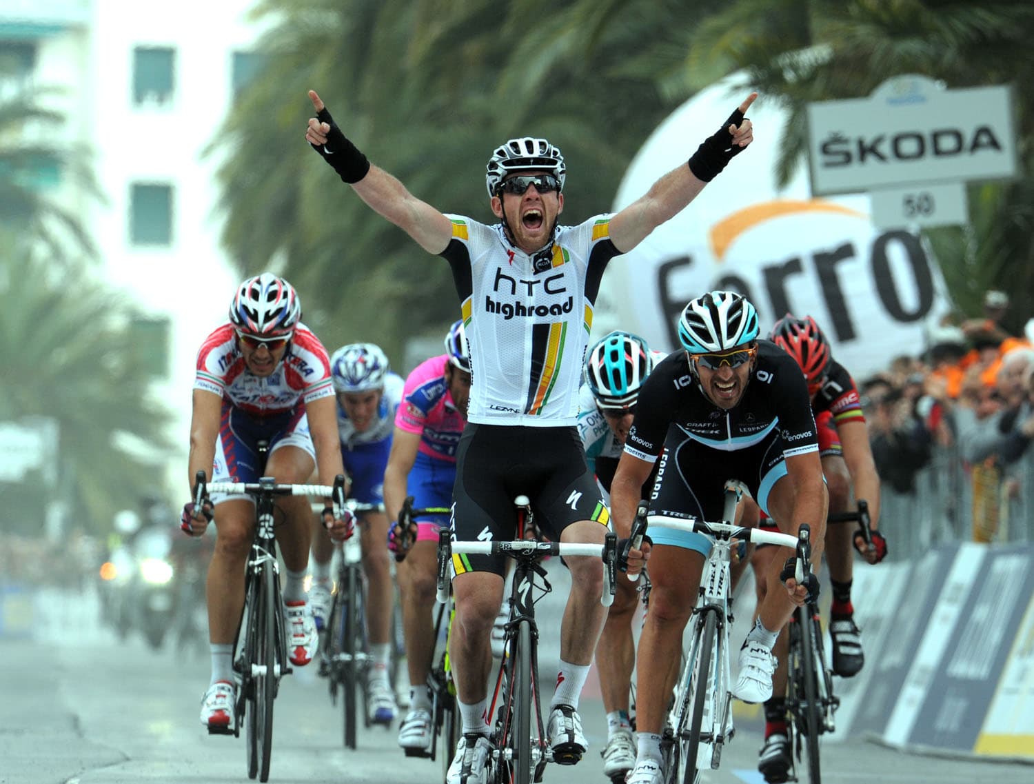 Matt Goss winning Milan San Remo in front of Fabian Cancellara