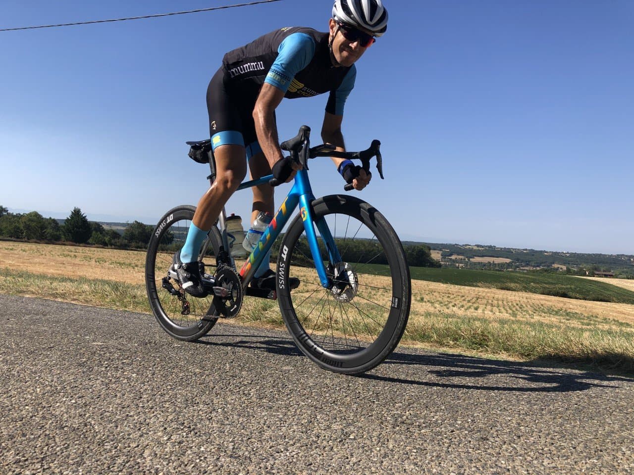 Cyclist on road with Mummu kit