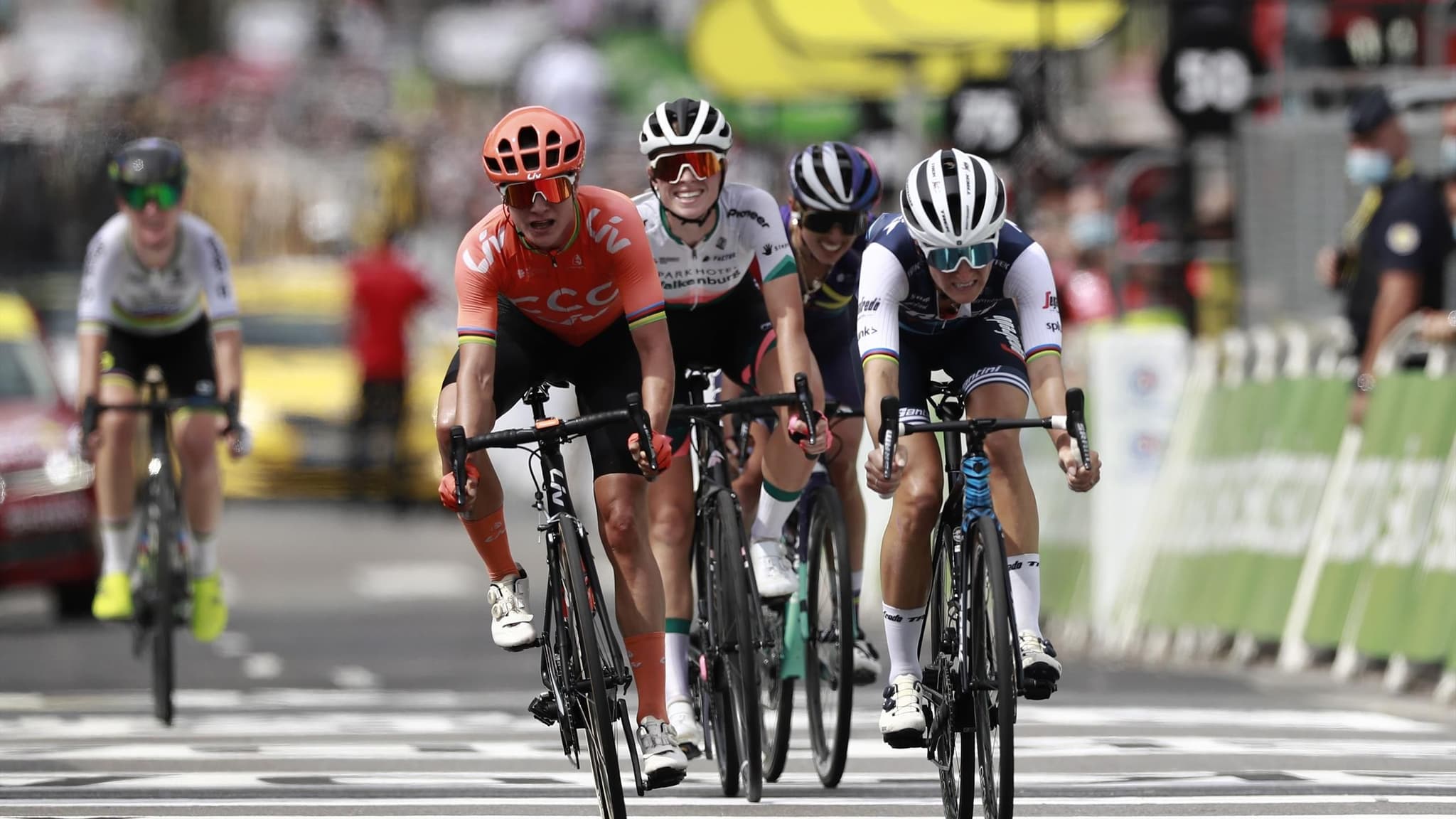 Lizzie Deignan and other riders at the Tour de France Femmes